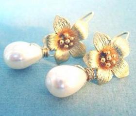 Golf Flower and Teardrop Pearl Earrings